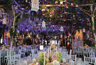 Оформление свадебного зала в сиреневом цвете